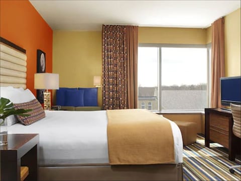 Superior Room, 1 King Bed | Egyptian cotton sheets, premium bedding, pillowtop beds, in-room safe