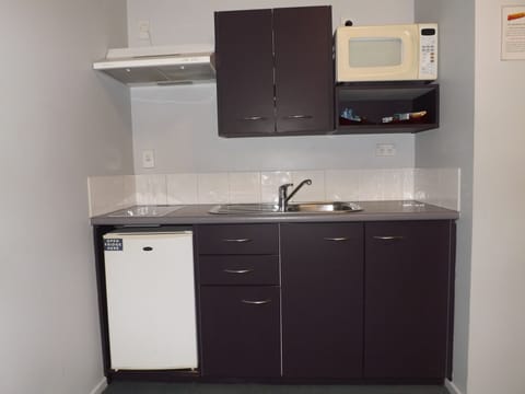 Suite, 3 Twin Beds, Accessible, Refrigerator & Microwave | Private kitchen | Fridge, microwave, coffee/tea maker, electric kettle