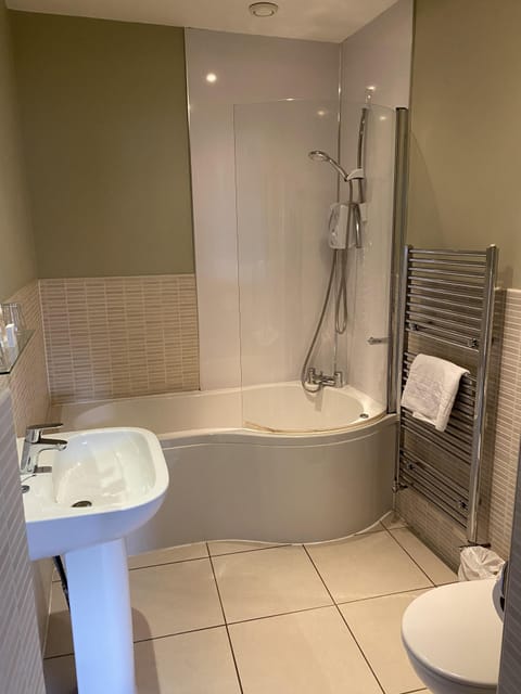 Superior Double Room, Ensuite | Bathroom | Towels