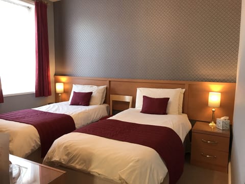 Twin Room, Ensuite (B&B) | WiFi