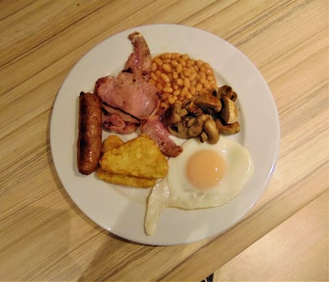 Free daily English breakfast