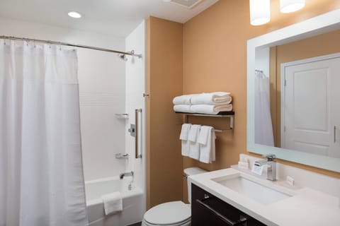 Studio Suite, 2 Queen Beds, Corner | Bathroom | Free toiletries, hair dryer, towels