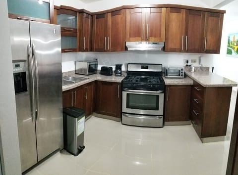 Apartment, 3 Bedrooms | Private kitchen | Fridge, microwave, oven, stovetop