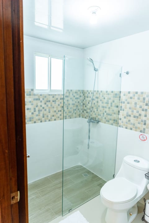 Apartment, 3 Bedrooms | Bathroom shower