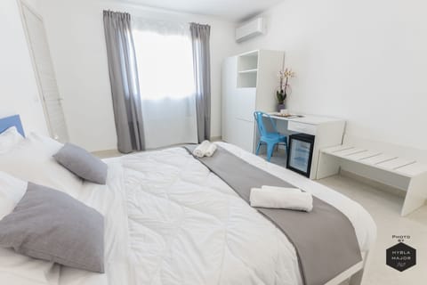 Quadruple Room, Ensuite, Tower | Desk, iron/ironing board, free WiFi, bed sheets