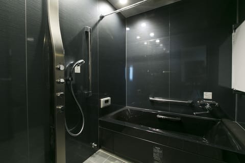 Suite Room, Non Smoking | Bathroom | Combined shower/tub, free toiletries, hair dryer, slippers