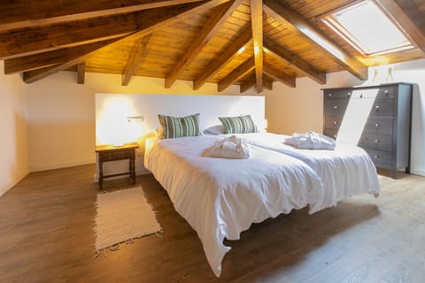 Deluxe Apartment, 2 Bedrooms | Individually decorated, individually furnished, iron/ironing board