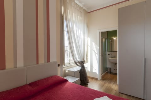 Comfort Room, Balcony, City View | Desk, soundproofing, cribs/infant beds, rollaway beds