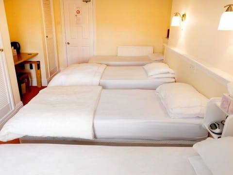 Suite, Ensuite (4 Single Beds)