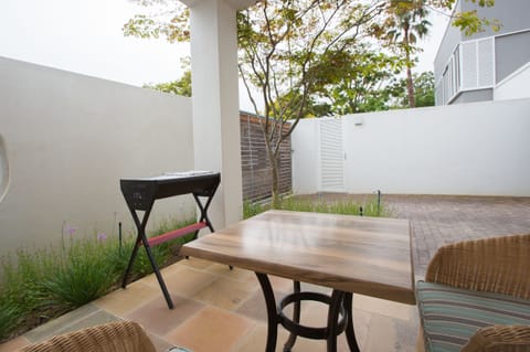 Laanhof 4 Studio Apartment | Terrace/patio