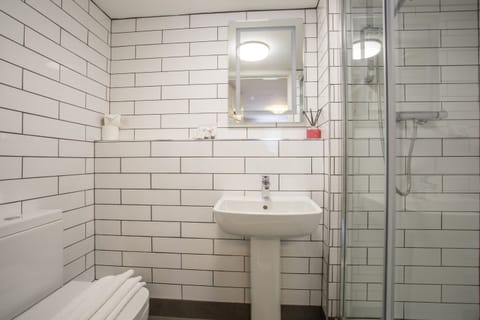 Standard Double Room, Ensuite (Small) | Bathroom