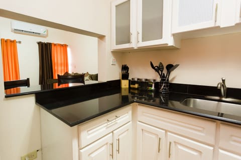 Luxury Apartment, 2 Bedrooms, Mountain View | Private kitchen | Full-size fridge, microwave, oven, stovetop