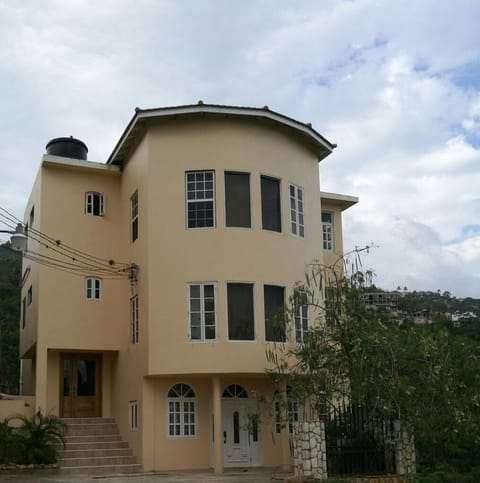 Executive Apartment, 1 Bedroom, Kitchen, City View | Front of property