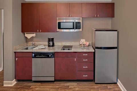 Fridge, microwave, stovetop, dishwasher