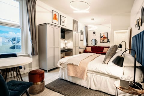 Junior Suite | Egyptian cotton sheets, premium bedding, in-room safe, desk