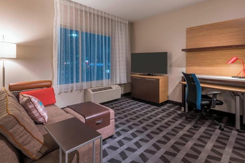 Suite, 1 Bedroom | Living room | 40-inch LED TV with cable channels, TV, Netflix
