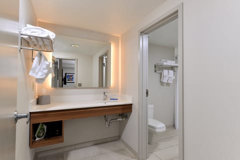 Standard Room, 1 King Bed | Bathroom | Combined shower/tub, hair dryer, towels