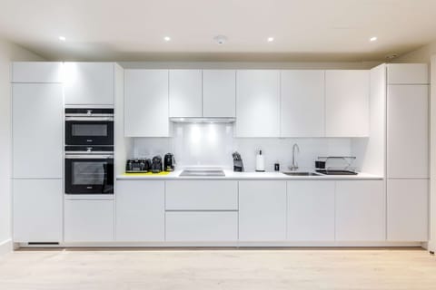 Chic 1 bed at Pear Place with balcony - PP04 | Private kitchen | Full-size fridge, microwave, oven, stovetop