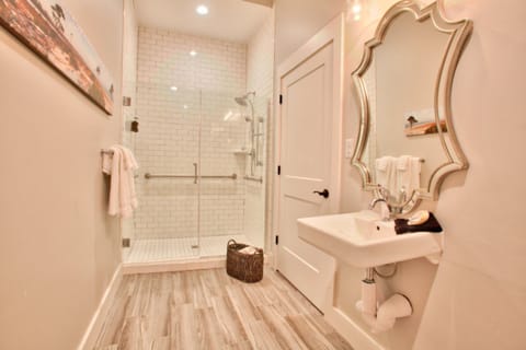 Room, Private Bathroom (The Islander Suite) | Bathroom | Combined shower/tub, designer toiletries, hair dryer, towels