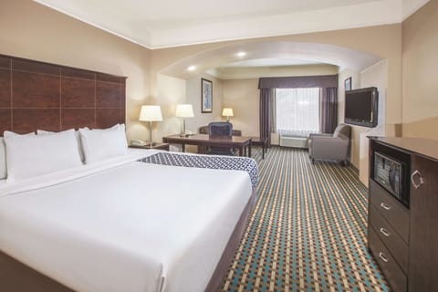 Deluxe Suite, 1 King Bed, Non Smoking | Premium bedding, desk, iron/ironing board, rollaway beds