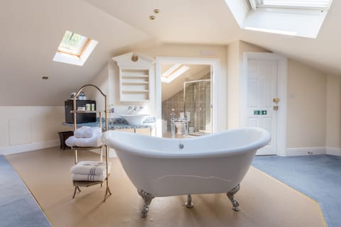 Premier Suite | Deep soaking bathtub