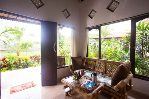 Superior Double Room, Resort View, Garden Area | Living area