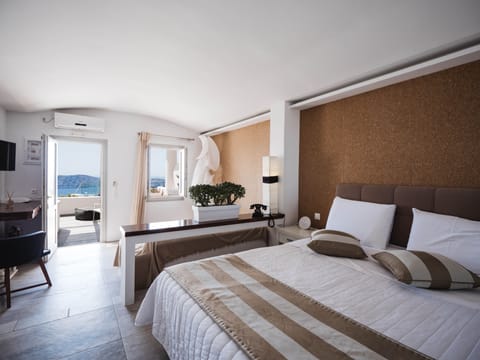 Suite, Hot Tub, Sea View | Premium bedding, in-room safe, individually decorated, soundproofing