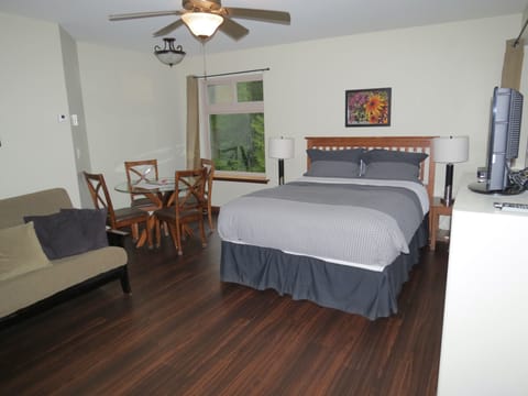 Romantic Studio Suite, 1 Queen Bed (Hummingbird) | 1 bedroom, down comforters, minibar, individually decorated