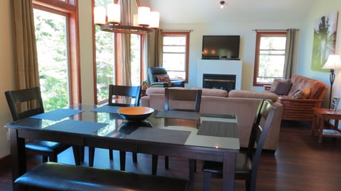 Premium Suite, 2 Bedrooms (Sandpiper) | Living area | Flat-screen TV, fireplace