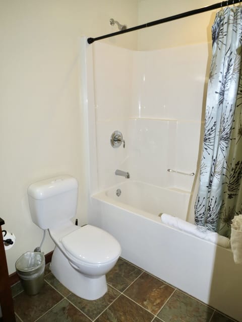 Romantic Studio Suite, 1 Queen Bed (Hummingbird) | Bathroom | Free toiletries, hair dryer, heated floors, towels