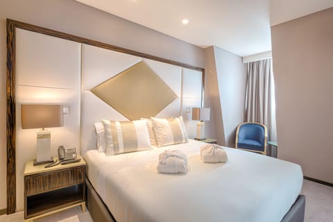 Suite | Minibar, in-room safe, blackout drapes, soundproofing