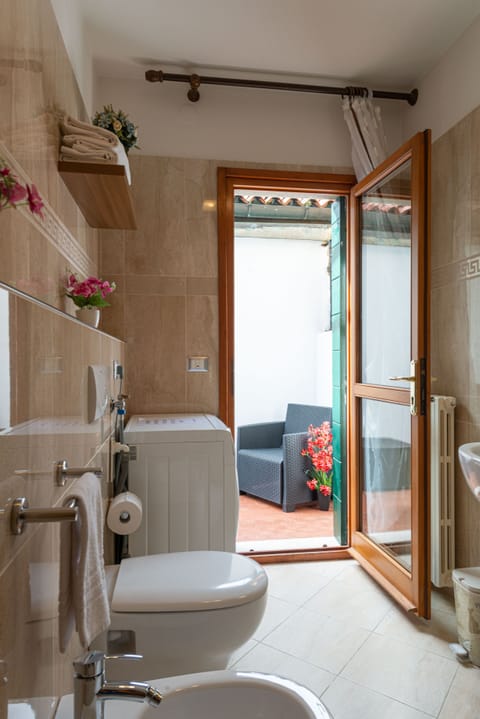 Superior Double Room with Private External Bathroom and Terrace | Bathroom | Hair dryer, bidet