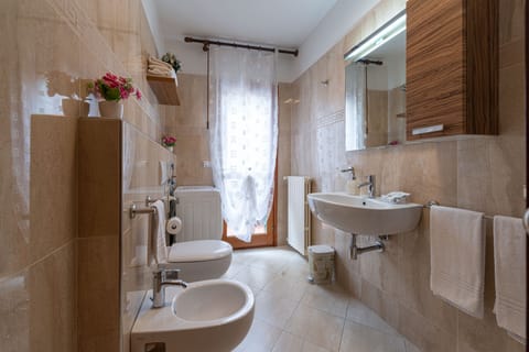 Superior Double Room with Private External Bathroom and Terrace | Bathroom | Hair dryer, bidet