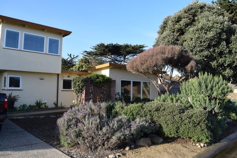 Welcome home - entertainer's dream in Monterey Bay