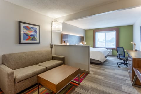 Suite, 1 King Bed | In-room safe, desk, blackout drapes, iron/ironing board