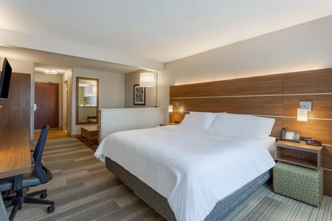 Suite, 1 King Bed | In-room safe, desk, blackout drapes, iron/ironing board