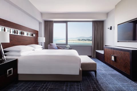 Premium bedding, minibar, in-room safe, desk