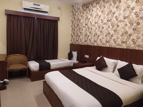 Deluxe Triple Room, 1 Bedroom, City View | 1 bedroom, Egyptian cotton sheets, premium bedding, down comforters