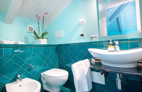 Standard Room | Bathroom | Free toiletries, hair dryer, bidet, towels