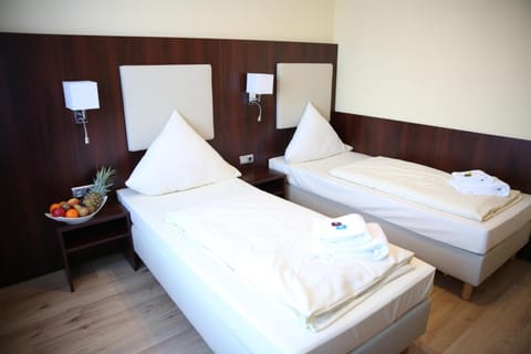 Premium bedding, minibar, desk, blackout drapes