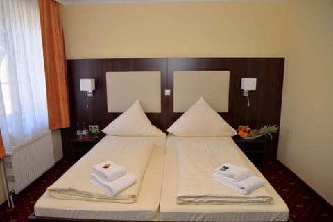 Premium bedding, minibar, desk, blackout drapes