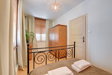 Apartment, Balcony | 1 bedroom, iron/ironing board, free WiFi, bed sheets