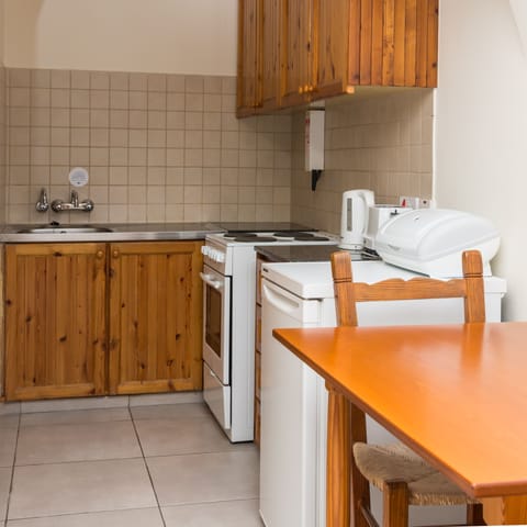 Standard Apartment, 1 Bedroom | Private kitchen