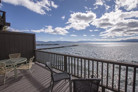 Star Harbor 13 Exterior Lakefront Deck