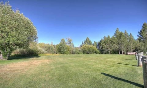 Star Harbor HOA Lawn