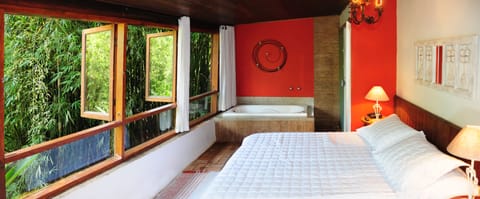 Chale Bamboo 11 | Minibar, blackout drapes, iron/ironing board, free WiFi