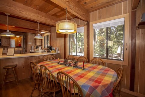 Das Berghaus Dining Area