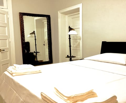 Deluxe Double Room, 1 Queen Bed, Non Smoking | Premium bedding, minibar, in-room safe, bed sheets