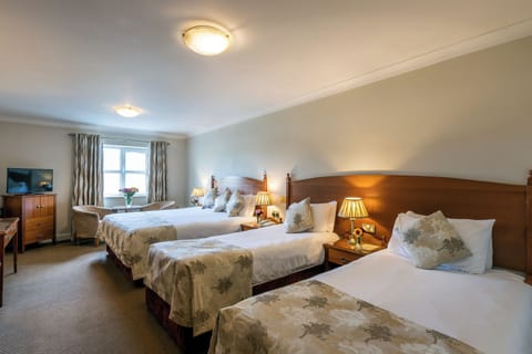 Family Quadruple Room | Desk, iron/ironing board, free WiFi