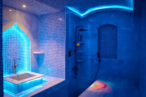 Sauna, steam room, body treatments, aromatherapy, hot stone massages